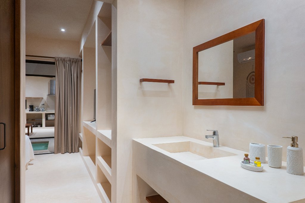 Casa Yaakun Bring and Spacious Bathroom