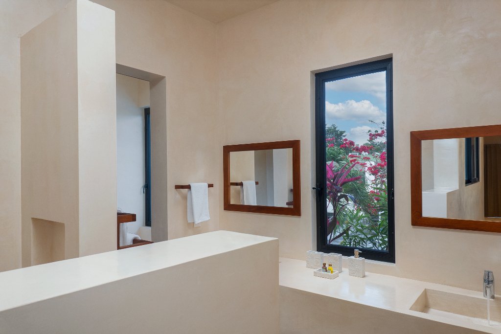 casa yaakun Sayab Bright Spacious Bathroom La Veleta Tulum-